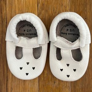 BirdRock Baby Mary Jane Shoes (white) Baby Size 4. Great condition